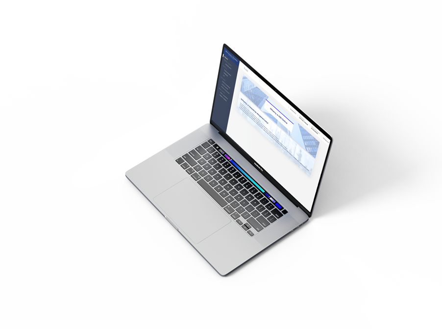 Srebrny laptop z otwartym ekranem pokazującym stronę internetową na białym tle. Widoczne klawiatura i panel dotykowy z kolorowym paskiem.